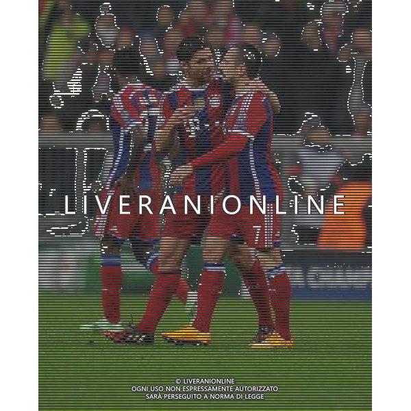 firo Fu§ball,Fussball, 05.11.2014 Uefa Champions League, CL, Saison 2014/2015 Gruppenphase, 4. Spieltag, Vorrunde FC Bayern MŸnchen, Muenchen, FCB, - AS Rom, Roma, Jubel, jubeln, Gestik, Franck Ribery, Bayern, mit, Xabi Alonso, Bayern, $worldrightsEs gelten unsere AGB, einsehbar auf www.firosportphoto.de copyright by firo sportphoto: Coesfelder Str.207 48249 DŸlmen www.firosportphoto.de mail@firosportphoto.de (V o l k s b a n k B o c h u m - W i t t e n ) BLZ.: 430 601 29 Kt. Nr.: 341 117 100 Tel:Ê 02594 - 9916004 Fax:Ê02594 - 9916005 /AGENZIA ALDO LIVERANI SAS - ITALY ONLY - EDITORIAL USE ONLY - Bayern Monaco - Roma