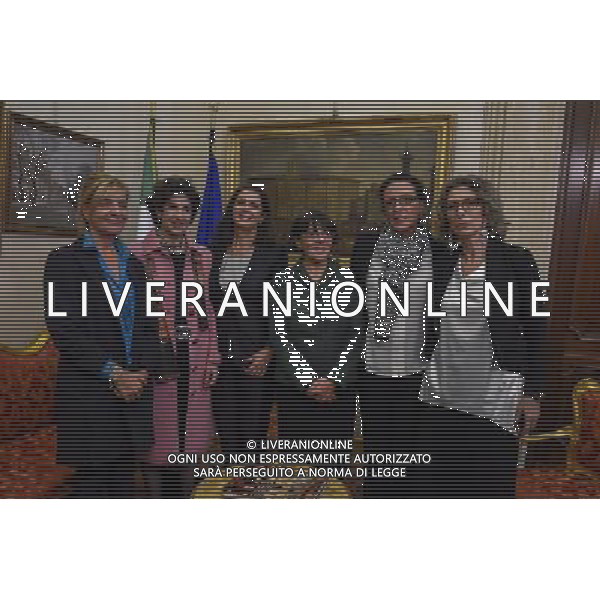 Roma - 06/11/2014 - Montecitorio - Incontro con la Direttrice del Cern di Ginevra Fabiola Gianotti - nella foto: da sx Caterina Pes Fabiola Gianotti Laura Boldrini Marina Sereni Valeria Valenti e Anna Rossomando /Ph. Fabrizio Corradetti - Ag. Aldo Liverani sas