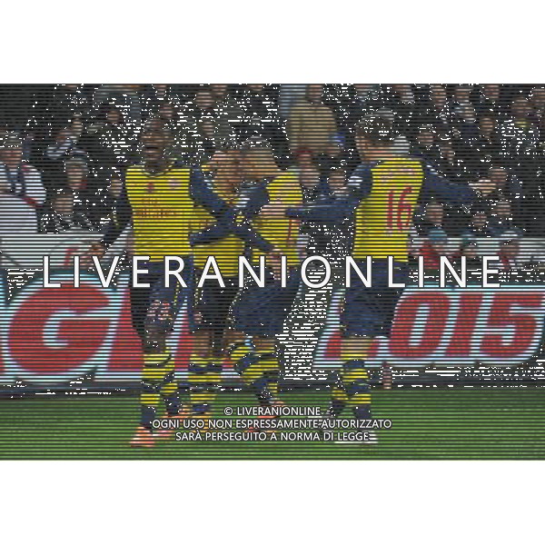 ArsenalÕs Danny Welbeck celebrates team mate Alexis S‡nchez\'s goal Photographer Ian Cook/CameraSport Football - Barclays Premiership - Swansea City v Arsenal - Sunday 9th November 2014 - Liberty Stadium - Swansea © CameraSport - 43 Linden Ave. Countesthorpe. Leicester. England. LE8 5PG - Tel: +44 (0) 116 277 4147 - admin@camerasport.com - www.camerasport.com AG ALDO LIVERANI SAS ONLY ITALY