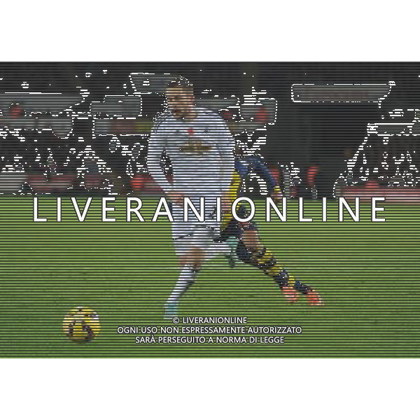 Swansea City\'s Gylfi Sigur sson gets away from Arsenal\'s Santi Cazorla Photographer Ian Cook/CameraSport Football - Barclays Premiership - Swansea City v Arsenal - Sunday 9th November 2014 - Liberty Stadium - Swansea © CameraSport - 43 Linden Ave. Countesthorpe. Leicester. England. LE8 5PG - Tel: +44 (0) 116 277 4147 - admin@camerasport.com - www.camerasport.com AG ALDO LIVERANI SAS ONLY ITALY