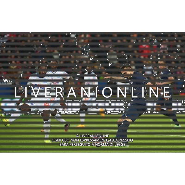 Ezequiel LAVEZZI / Brice DJA DJEDJE - 09.11.2014 - Paris Saint Germain / Marseille - 13eme journee de Ligue 1 Photo : Dave Winter / Icon Sport AG ALDO LIVERANI SAS ONLY ITALY
