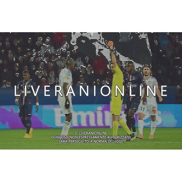 Carton rouge Giannelli IMBULA / Clement Turpin - 09.11.2014 - Paris Saint Germain / Marseille - 13eme journee de Ligue 1 Photo : Dave Winter / Icon Sport AG ALDO LIVERANI SAS ONLY ITALY
