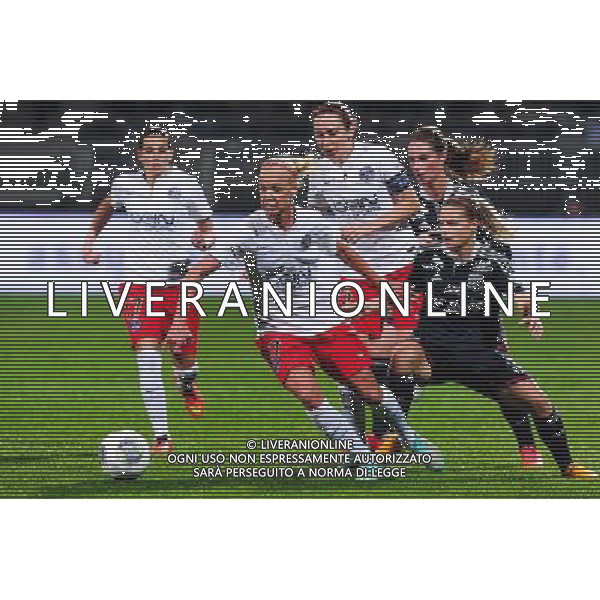 Caroline Seger / Eugenie LE SOMMER - 12.11.2014 - Lyon / Paris Saint Germain - 1/2Finale Retour Champions League Photo : Jean Paul Thomas / Icon Sport /AGENZIA ALDO LIVERANI SAS - ITALY ONLY - EDITORIAL USE ONLY