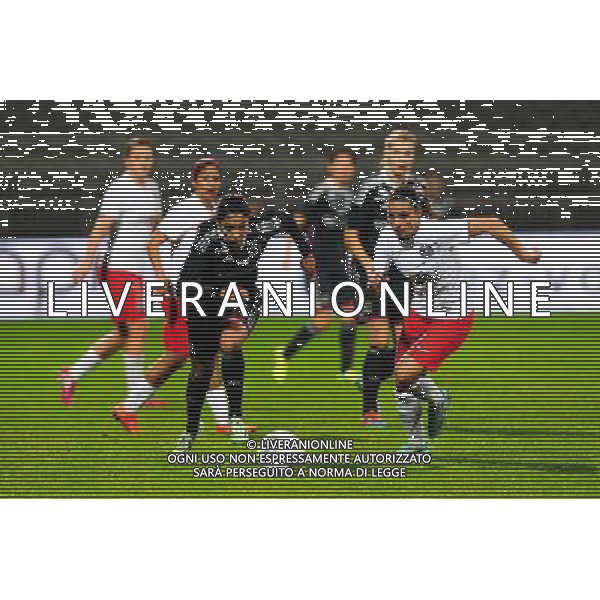 Louisa NECIB / Jessica Houara - 12.11.2014 - Lyon / Paris Saint Germain - 1/4Finale Retour Champions League Photo : Jean Paul Thomas / Icon Sport /AGENZIA ALDO LIVERANI SAS - ITALY ONLY - EDITORIAL USE ONLY
