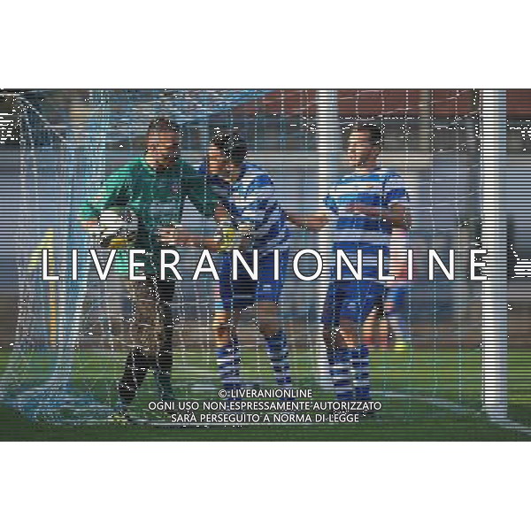 Busto Arsizio (VA) 16-11-2014 Stadio Carlo Speroni Campionato Lega PRO girone A - 13¡ giornata Pro Patria vs Arezzo nella foto Serafini al centro recupera il pallone dopo la sua rete dell\'1 a 2 Pro Patria foto Roberto Garavaglia - ag. Aldo Liverani sas