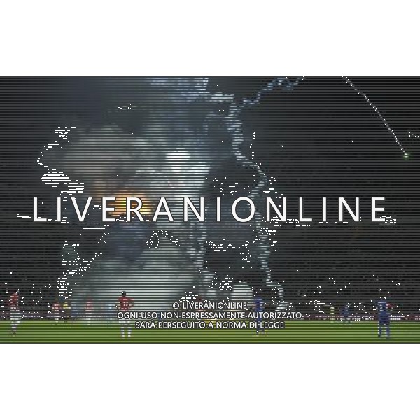 Qualificazioni ai Campionati Europei di Calcio UEFA Francia 2016 Gruppo H Milano - 16.11.2014 Italia-Croazia Nella Foto:l lancio di fumogeni da parte dei tifosi croati /Ph.Vitez-Ag. Aldo Liverani