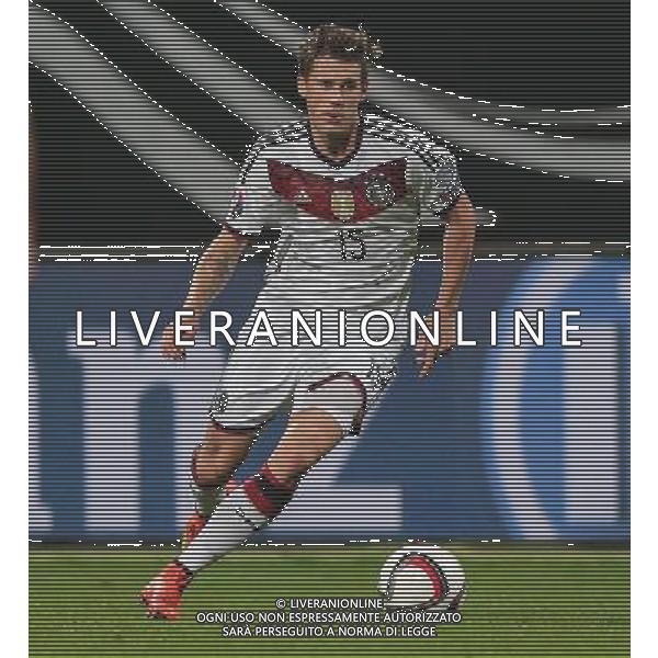firo : Fußball,Fussball : 14.11.2014 EM, Euro, Euro 2016, Qualifikation, Nationalmannschaft, GER - GIB, Deutschland - Gibraltar, Erik Durm ( Deutschland ), Einzelaktion $worldrightsEs gelten unsere AGB, einsehbar auf www.firosportphoto.de copyright by firo sportphoto: Coesfelder Str. 207 D- 48249 Dülmen www.firosportphoto.de mail@firosportphoto.de (V o l k s b a n k B o c h u m - W i t t e n ) BLZ.: 430 601 29 Kt. Nr.: 341 117 100 Tel: +49-2594 - 9916004 Fax: +49-2594 - 9916005 AG ALDO LIVERANI SAS ONLY ITALY