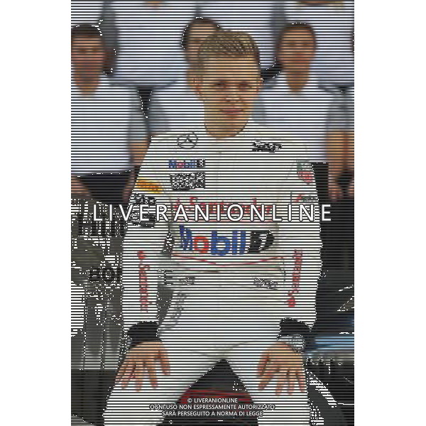 Kevin Magnussen (DEN) McLaren at a team photograph. 20.11.2014. Formula 1 World Championship, Rd 19, Abu Dhabi Grand Prix, Yas Marina Circuit, Abu Dhabi, Preparation Day. AG ALDO LIVERANI SAS ONLY ITALY