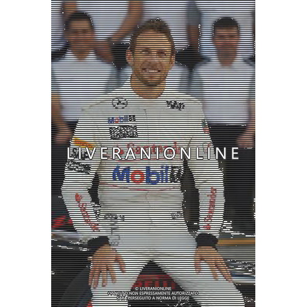 Jenson Button (GBR) McLaren at a team photograph. 20.11.2014. Formula 1 World Championship, Rd 19, Abu Dhabi Grand Prix, Yas Marina Circuit, Abu Dhabi, Preparation Day. AG ALDO LIVERANI SAS ONLY ITALY