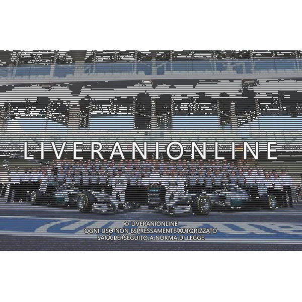 (L to R): Lewis Hamilton (GBR) Mercedes AMG F1 and team mate Nico Rosberg (GER) Mercedes AMG F1 at a team photograph. 23.11.2014. Formula 1 World Championship, Rd 19, Abu Dhabi Grand Prix, Yas Marina Circuit, Abu Dhabi, Race Day. AG ALDO LIVERANI SAS ONLY ITALY