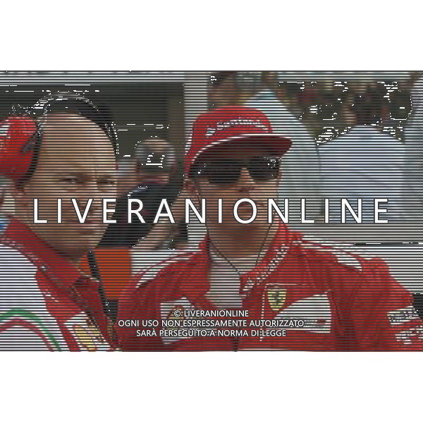 Kimi Raikkonen (FIN) Ferrari with Mark Arnall (GBR) Personal Trainer on the grid. 23.11.2014. Formula 1 World Championship, Rd 19, Abu Dhabi Grand Prix, Yas Marina Circuit, Abu Dhabi, Race Day. AG ALDO LIVERANI SAS ONLY ITALY