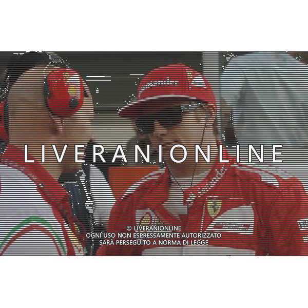 Kimi Raikkonen (FIN) Ferrari with Mark Arnall (GBR) Personal Trainer on the grid. 23.11.2014. Formula 1 World Championship, Rd 19, Abu Dhabi Grand Prix, Yas Marina Circuit, Abu Dhabi, Race Day. AG ALDO LIVERANI SAS ONLY ITALY