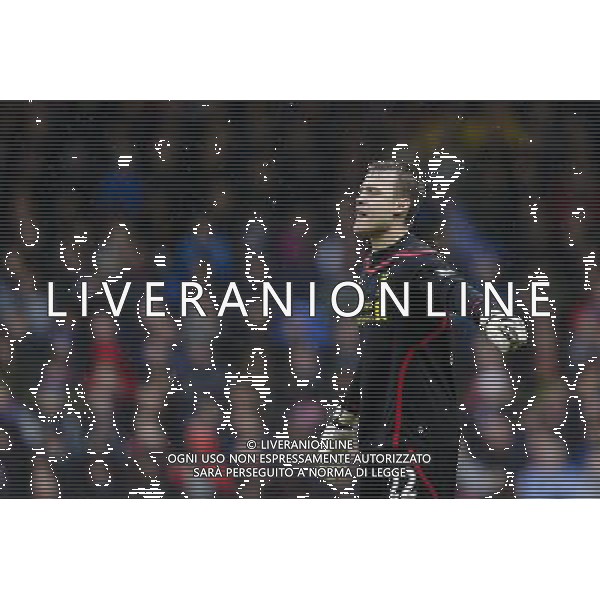 Liverpool\'s Simon Mignolet shouts instructions to his team Photographer Craig Mercer/CameraSport Football - Barclays Premiership - Crystal Palace v Liverpool - Sunday 23rd November 2014 - Selhurst Park - London © CameraSport - 43 Linden Ave. Countesthorpe. Leicester. England. LE8 5PG - Tel: +44 (0) 116 277 4147 - admin@camerasport.com - www.camerasport.com AG ALDO LIVERANI SAS ONLY ITALY