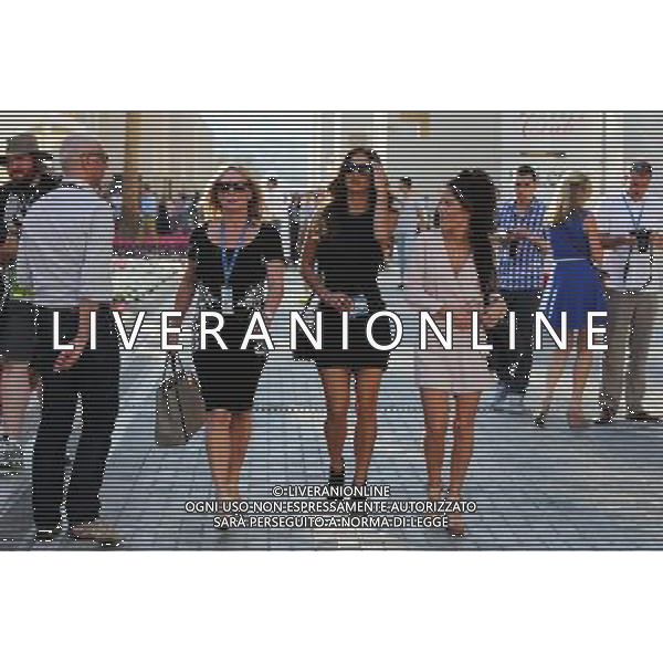 (L to R): Linda Hamilton (GBR) and Nicole Scherzinger (USA) Singer, step mother and girlfriend of Lewis Hamilton (GBR) Mercedes AMG F1. 23.11.2014. Formula 1 World Championship, Rd 19, Abu Dhabi Grand Prix, Yas Marina Circuit, Abu Dhabi, Race Day. AG ALDO LIVERANI SAS ONLY ITALY