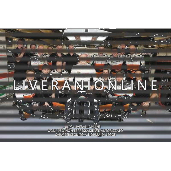 Nico Hulkenberg (GER) Sahara Force India F1 VJM07 with the team. 23.11.2014. Formula 1 World Championship, Rd 19, Abu Dhabi Grand Prix, Yas Marina Circuit, Abu Dhabi, Race Day. AG ALDO LIVERANI SAS ONLY ITALY