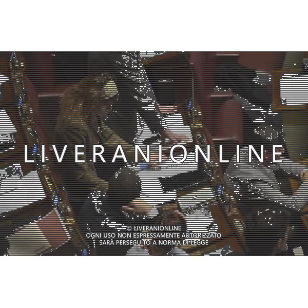 Dichiarazioni di voto del Jobs Act alla camera dall\'aula di Montecitorio Roma 25 novembre 2014 nella foto Cartelli di Protesta del Movimento 5 Stelle ©Corradetti/Agenzia Aldo Liverani sas