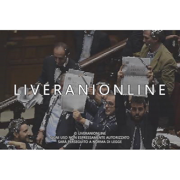 Dichiarazioni di voto del Jobs Act alla camera dall\'aula di Montecitorio Roma 25 novembre 2014 nella foto Cartelli di Protesta di SEL ©Corradetti/Agenzia Aldo Liverani sas