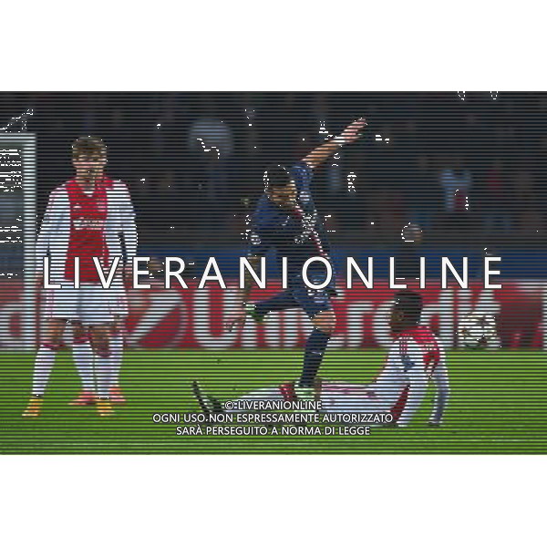 Ezequiel LAVEZZI / Stefano DENSWIL - 25.11.2014 - Paris Saint Germain / Ajax Amsterdam - Champions League Photo : Dave Winter / Icon Sport AG ALDO LIVERANI SAS ONLY ITALY
