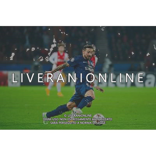 Ezequiel LAVEZZI / Thulani SERERO - 25.11.2014 - Paris Saint Germain / Ajax Amsterdam - Champions League Photo : Dave Winter / Icon Sport AG ALDO LIVERANI SAS ONLY ITALY
