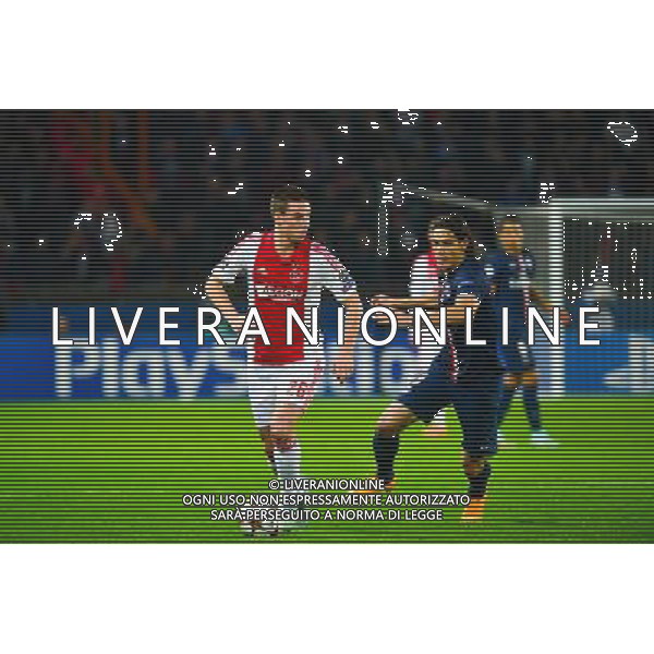 Nick VIERGEVER / Edinson CAVANI - 25.11.2014 - Paris Saint Germain / Ajax Amsterdam - Champions League Photo : Dave Winter / Icon Sport AG ALDO LIVERANI SAS ONLY ITALY