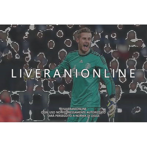 firo : Fußball,Fussball : 25.11.2014 Champions League, Saison 2014/2015: FC Schalke 04 - FC Chelsea, S04, Ralf Fährmann, Faehrmann ( Schalke ), halbe Figur, Gestik, enttäuscht, enttaeuscht, unzufrieden, schreit $worldrightsEs gelten unsere AGB, einsehbar auf www.firosportphoto.de copyright by firo sportphoto: Coesfelder Str. 207 D- 48249 Dülmen www.firosportphoto.de mail@firosportphoto.de (V o l k s b a n k B o c h u m - W i t t e n ) BLZ.: 430 601 29 Kt. Nr.: 341 117 100 Tel: +49-2594 - 9916004 Fax: +49-2594 - 9916005 AG ALDO LIVERANI SAS ONLY ITALY