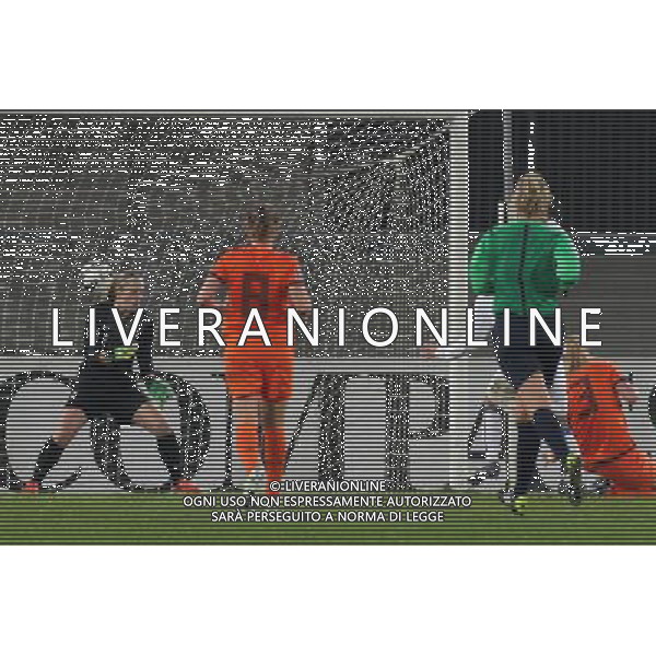 Italia - Olanda nazionale femminile qualificazione Campionati Mondiali 2015 - Verona 27 novembre 2014 nella foto il gol di cristiana girelli ©Garbuio/AGENZIA ALDO LIVERANI SAS