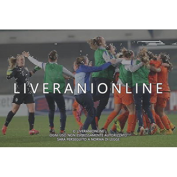 Italia - Olanda nazionale femminile qualificazione Campionati Mondiali 2015 - Verona 27 novembre 2014 nella foto l\'esultanza della nazionale olandese a fine gara ©Garbuio/AGENZIA ALDO LIVERANI SAS