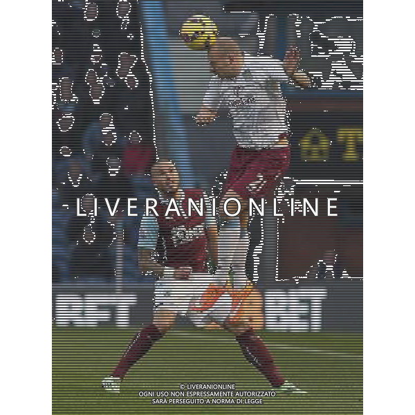 Aston Villa\'s Alan Hutton wins an aerial ball under pressure from Burnley\'s Michael Kightly Photographer Rich Linley/CameraSport Football - Barclays Premiership - Burnley v Aston Villa - Saturday 29th November 2014 - Turf Moor - Burnley © CameraSport - 43 Linden Ave. Countesthorpe. Leicester. England. LE8 5PG - Tel: +44 (0) 116 277 4147 - admin@camerasport.com - www.camerasport.com AG ALDO LIVERANI SAS ONLY ITALY