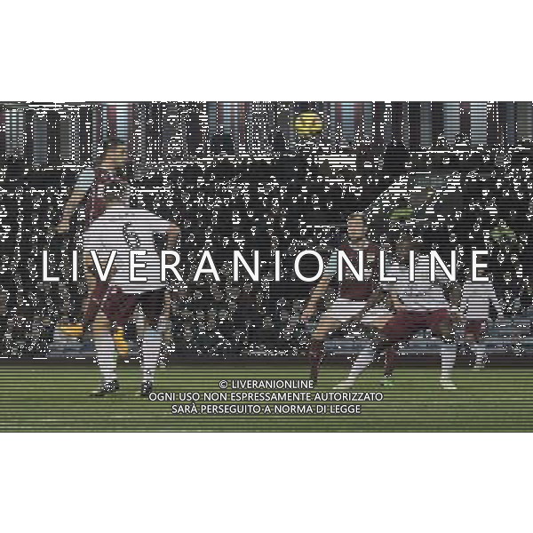 Burnley\'s Danny Ings directs a headed cross wide of the target Photographer Rich Linley/CameraSport Football - Barclays Premiership - Burnley v Aston Villa - Saturday 29th November 2014 - Turf Moor - Burnley © CameraSport - 43 Linden Ave. Countesthorpe. Leicester. England. LE8 5PG - Tel: +44 (0) 116 277 4147 - admin@camerasport.com - www.camerasport.com AG ALDO LIVERANI SAS ONLY ITALY