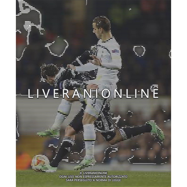 Tottenham Hotspur\'s Roberto Soldado under pressure from Partizan Belgrade\'s Danko Lazovic Photographer Kieran Galvin/CameraSport Football - UEFA Europa League First Round Group C - Tottenham Hotspur v Partizan Belgrade - Thursday 27th November 2015 © CameraSport - 43 Linden Ave. Countesthorpe. Leicester. England. LE8 5PG - Tel: +44 (0) 116 277 4147 - admin@camerasport.com - www.camerasport.com AG ALDO LIVERANI SAS ONLY ITALY