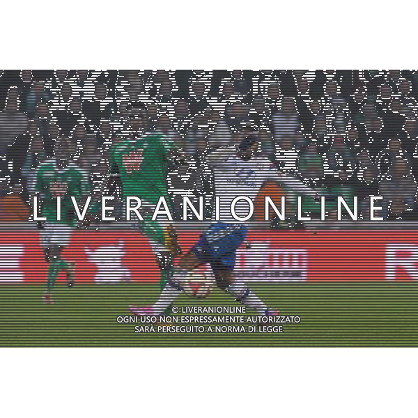 Moustapha SALL / Alexandre LACAZETTE - 30.11.2014 - Saint Etienne / Lyon - 15eme journee de Ligue 1 Photo : Jean Paul Thomas / Icon Sport AG ALDO LIVERANI SAS ONLY ITALY