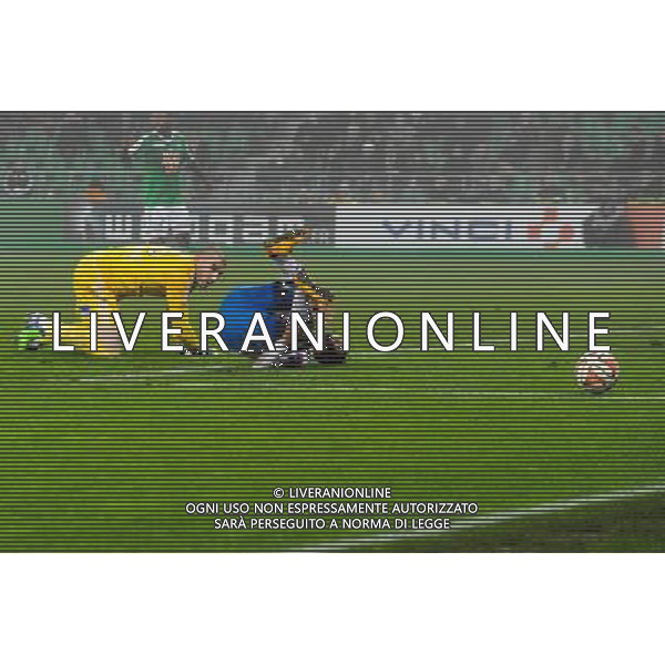 Stephane RUFFIER / Nabil FEKIR - 30.11.2014 - Saint Etienne / Lyon - 15eme journee de Ligue 1 Photo : Jean Paul Thomas / Icon Sport AG ALDO LIVERANI SAS ONLY ITALY