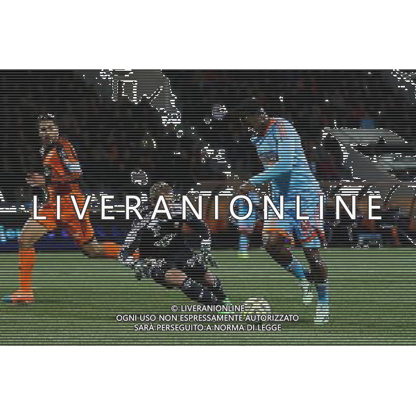 Michy BATSHUAYI / Benjamin LECOMTE - 02.12.2014 - Lorient / Marseille - 16eme journ e de Ligue 1 Photo : Vincent Michel / Icon Sport AG ALDO LIVERANI SAS ONLY ITALY