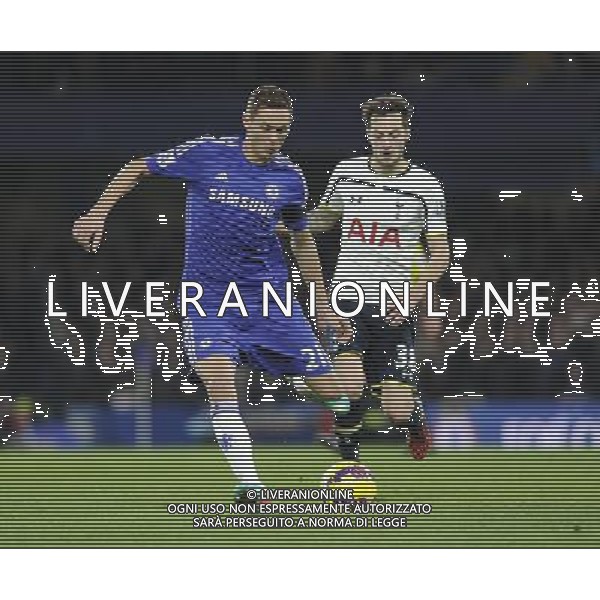 Chelsea\'s Nemanja Matic holds off the challenge from Tottenham Hotspur\'s Ryan Mason Photographer Ashley Western/CameraSport Football - Barclays Premiership - Chelsea v Tottenham Hotspur - Wednesday 3rd December 2014 - Stamford Bridge - London © CameraSport - 43 Linden Ave. Countesthorpe. Leicester. England. LE8 5PG - Tel: +44 (0) 116 277 4147 - admin@camerasport.com - www.camerasport.com AG ALDO LIVERANI SAS ONLY ITALY