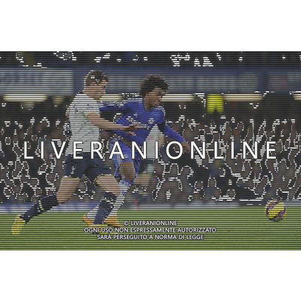 Chelsea\'s Willianholds off the challenge fromTottenham Hotspur\'s Jan Vertonghen Photographer Ashley Western/CameraSport Football - Barclays Premiership - Chelsea v Tottenham Hotspur - Wednesday 3rd December 2014 - Stamford Bridge - London © CameraSport - 43 Linden Ave. Countesthorpe. Leicester. England. LE8 5PG - Tel: +44 (0) 116 277 4147 - admin@camerasport.com - www.camerasport.com AG ALDO LIVERANI SAS ONLY ITALY