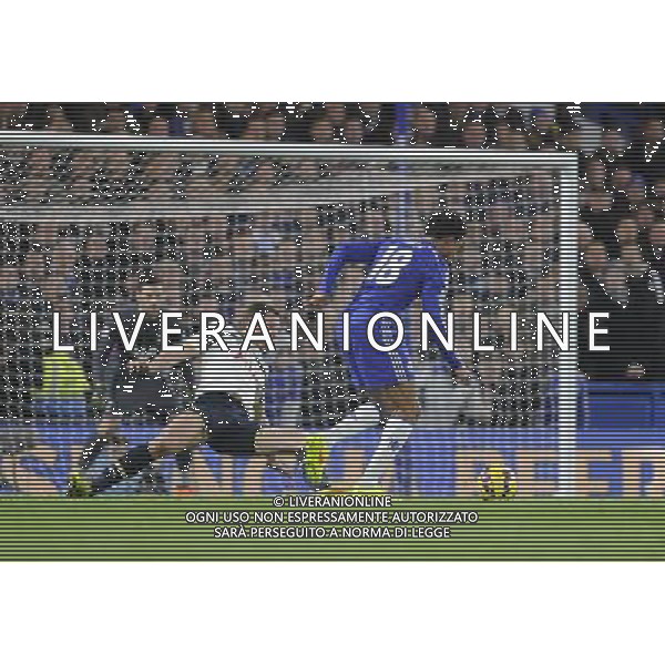 Chelsea\'s Loic Remy breaks past Tottenham Hotspur\'s Jan Vertonghen to score his sides third goal Photographer Ashley Western/CameraSport Football - Barclays Premiership - Chelsea v Tottenham Hotspur - Wednesday 3rd December 2014 - Stamford Bridge - London © CameraSport - 43 Linden Ave. Countesthorpe. Leicester. England. LE8 5PG - Tel: +44 (0) 116 277 4147 - admin@camerasport.com - www.camerasport.com AG ALDO LIVERANI SAS ONLY ITALY