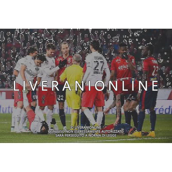 Crampes Lucas MOURA / Edinson CAVANI / Thiago MOTTA / David ROZEHNAL / Lionel JAFFREDO - 03.12.2014 - Lille / Paris Saint Germain - 16eme journee de Ligue 1 - Photo : Fred Porcu / Icon Sport /AGENZIA ALDO LIVERANI SAS - ITALY ONLY - EDITORIAL USE ONLY
