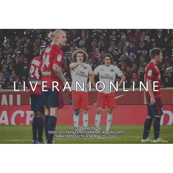 David LUIZ / Edinson CAVANI - 03.12.2014 - Lille / Paris Saint Germain - 16eme journee de Ligue 1 - Photo : Fred Porcu / Icon Sport /AGENZIA ALDO LIVERANI SAS - ITALY ONLY - EDITORIAL USE ONLY