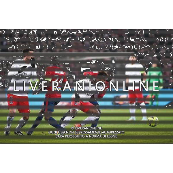 Jean Christophe BAHEBECK / Idrissa GUEYE - 03.12.2014 - Lille / Paris Saint Germain - 16eme journee de Ligue 1 - Photo : Fred Porcu / Icon Sport /AGENZIA ALDO LIVERANI SAS - ITALY ONLY - EDITORIAL USE ONLY