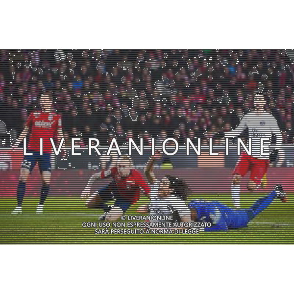 Simon KJAER / Goal de Edinson CAVANI / Vincent ENYEAMA - 03.12.2014 - Lille / Paris Saint Germain - 16eme journee de Ligue 1 - Photo : Fred Porcu / Icon Sport /AGENZIA ALDO LIVERANI SAS - ITALY ONLY - EDITORIAL USE ONLY