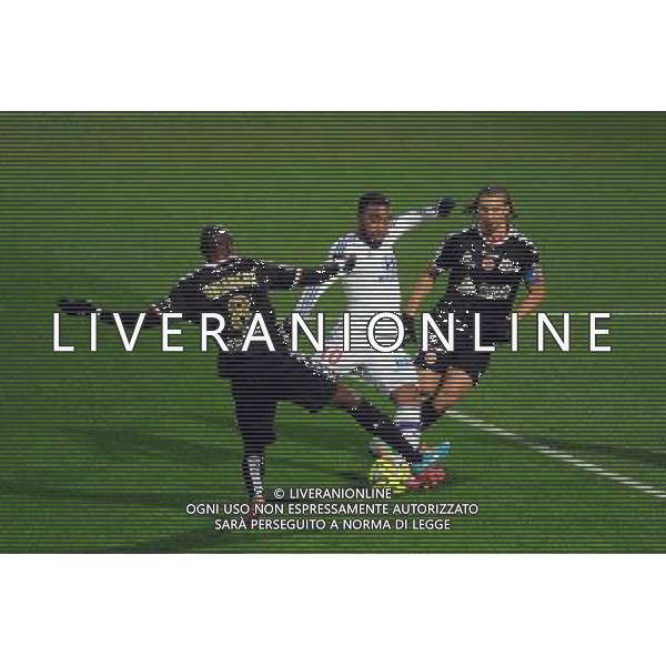 Alexandre LACAZETTE / Prince ONIANGUE - 04.12.2014 - Lyon / Reims - 16eme journee de Ligue 1 Photo : Jean Paul Thomas / Icon Sport AG ALDO LIVERANI SAS ONLY ITALY