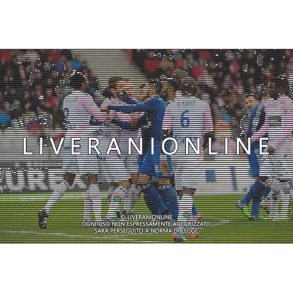 ALTERCATION / Yassine BENZIA - 07.12.2014 - Evian Thonon / Lyon - 17eme journee de Ligue 1 - Photo : Jean Paul Thomas / Icon Sport AG ALDO LIVERANI SAS ONLY ITALY