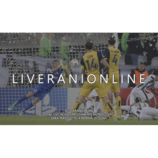 UEFA Champions League 2014/2015 Gruppo A Torino - 09.12.2014 Juventus-Atletico Madrid Nella Foto: gianluigi buffon in parata sul tiro di suarez /Ph.Vitez-Ag. Aldo Liverani