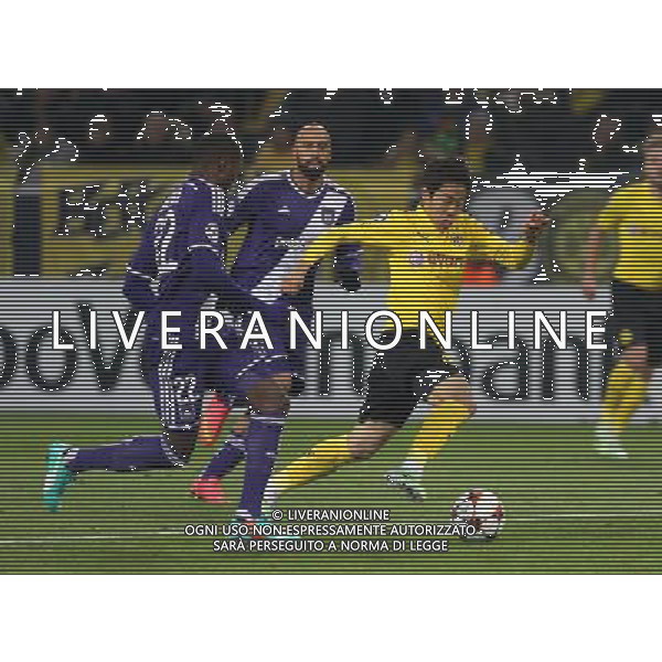 firo : 09.12.2014 Fu§ball, CL, Champions League, Saison 2014/2015, BVB, Borussia Dortmund - RSC Anderlecht 1:1 Shinji KAGAWA, BVB gegen MBEMBA $worldrights,Es gelten unsere AGB, einsehbar auf www.firosportphoto.de, copyright by firo sportphoto: Coesfelder Str. 207 D-48249 DŸlmen www.firosportphoto.de mail@firosportphoto.de (V o l k s b a n k B o c h u m - W i t t e n ) BLZ.: 430 601 29 Kt. Nr.: 341 117 100 Tel:Ê +49-2594-9916004 Fax:Ê+49-2594-9916005 AG ALDO LIVERANI SAS ONLY ITALY