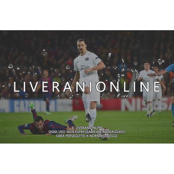 Zlatan IBRAHIMOVIC / Sergio BUSQUETS - 10.12.2014 - Barcelone / Paris Saint Germain - Champions League Photo : Dave Winter / Icon Sport AG ALDO LIVERANI SAS ONLY ITALY
