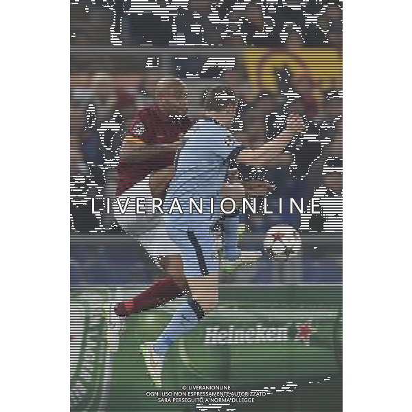 Roma - 10/12/2014 - Stadio Olimpico - Uefa Champions League 2014/2015 - AS Roma vs Manchester City - nella foto: Maicon e Jesus Navas / Ph Fabrizio Corradetti - Ag. Aldo Liverani sas
