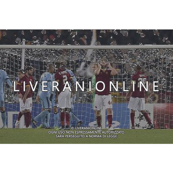 Roma - 10/12/2014 - Stadio Olimpico - Uefa Champions League 2014/2015 - AS Roma vs Manchester City - nella foto: Manolas si dispera per un\'occasione / Ph Fabrizio Corradetti - Ag. Aldo Liverani sas