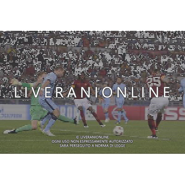 Roma - 10/12/2014 - Stadio Olimpico - Uefa Champions League 2014/2015 - AS Roma vs Manchester City - nella foto: l\'occasione di Jose\' Holebas / Ph Fabrizio Corradetti - Ag. Aldo Liverani sas