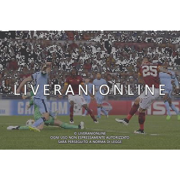 Roma - 10/12/2014 - Stadio Olimpico - Uefa Champions League 2014/2015 - AS Roma vs Manchester City - nella foto: l\'occasione di Jose\' Holebas / Ph Fabrizio Corradetti - Ag. Aldo Liverani sas