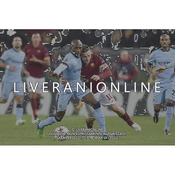 Roma - 10/12/2014 - Stadio Olimpico - Uefa Champions League 2014/2015 - AS Roma vs Manchester City - nella foto: Eliaquim Mangala e Francesco Totti / Ph Fabrizio Corradetti - Ag. Aldo Liverani sas
